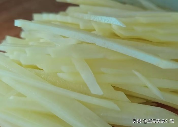 鸡蛋土豆饼，美味兼具营养（一道家常小吃火爆全球）