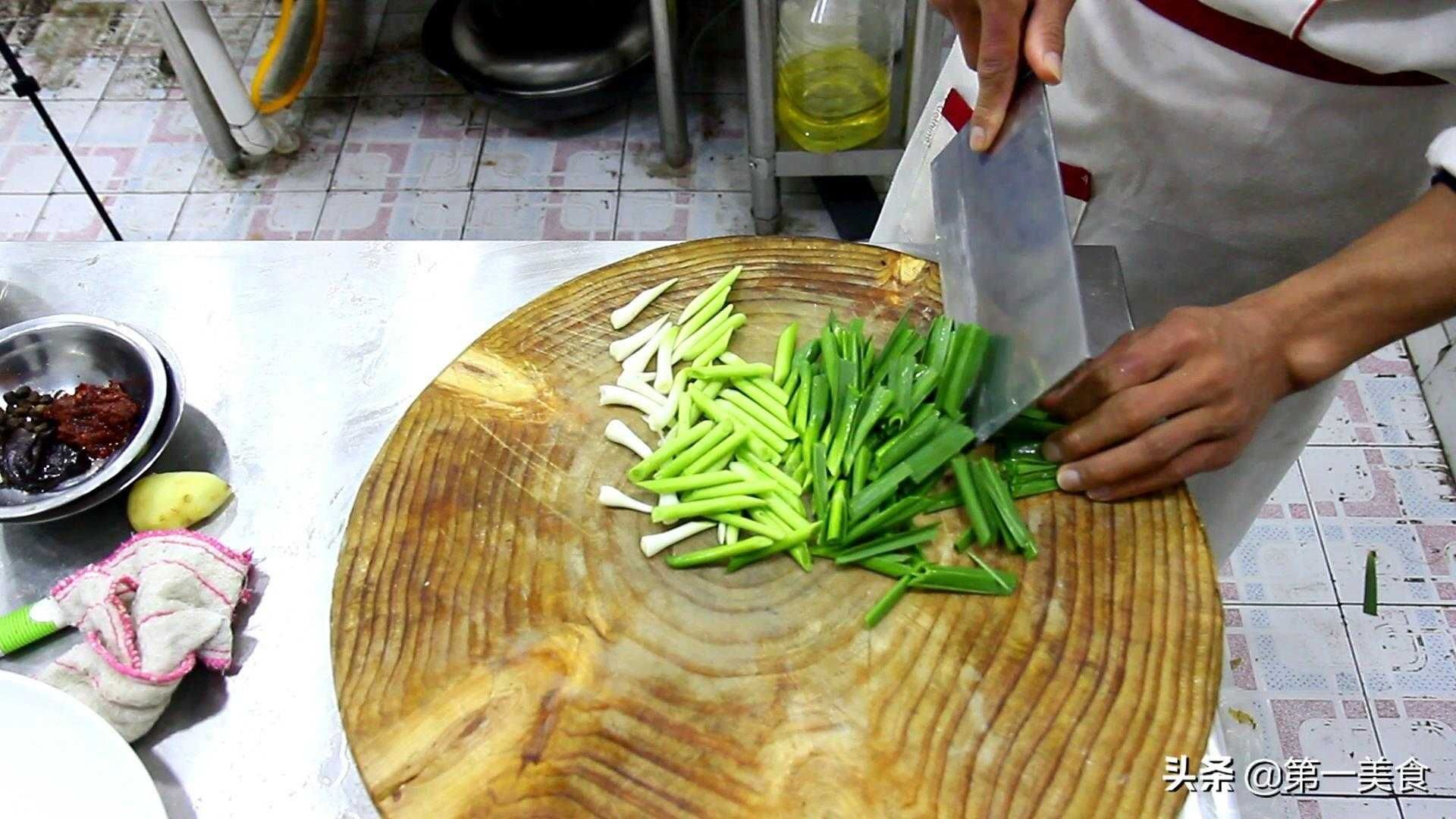 青蒜的做法精选！（独家炒青蒜的技巧、青蒜搭配不同菜品的口味变化）