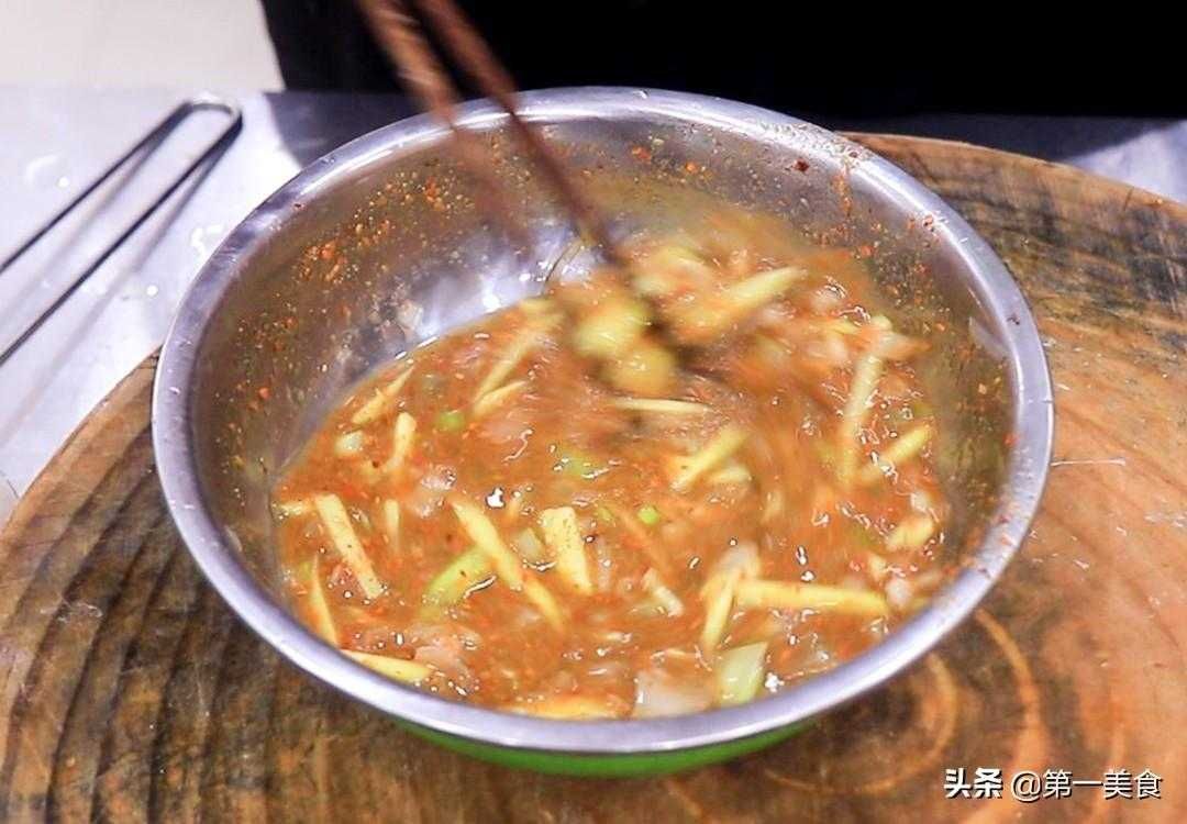 烤羊肉串的做法，香气四溢！（烤肉串的材料搭配、烹调技巧详解）