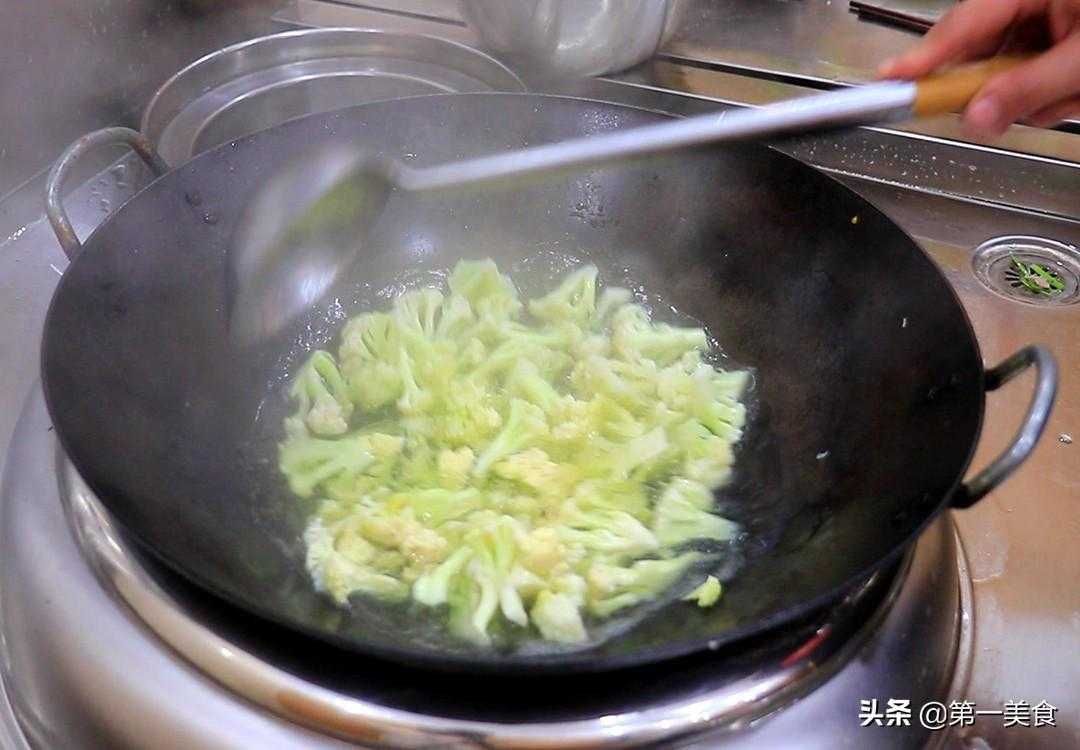 干锅菜花的做法大全分享！（干锅菜花的口味变化、最佳锅具选择）