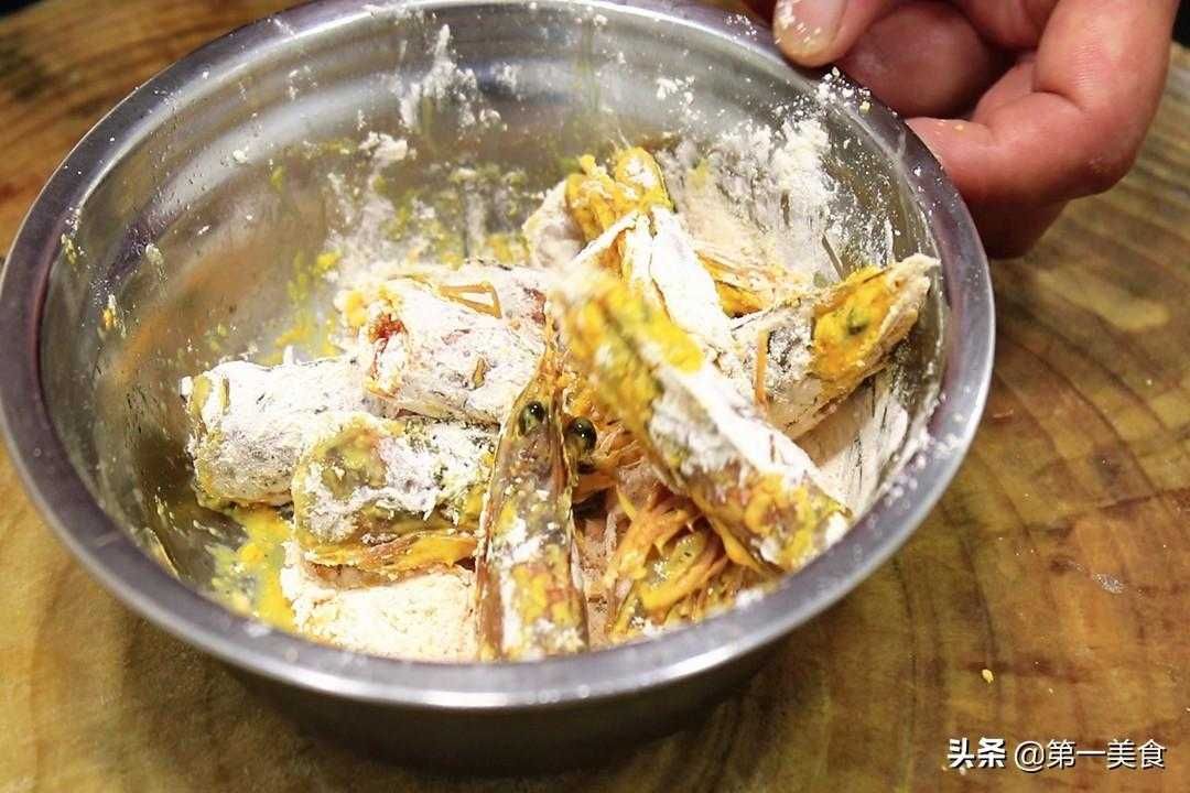 油炸大虾的做法详解，外酥内嫩，鲜香诱人！