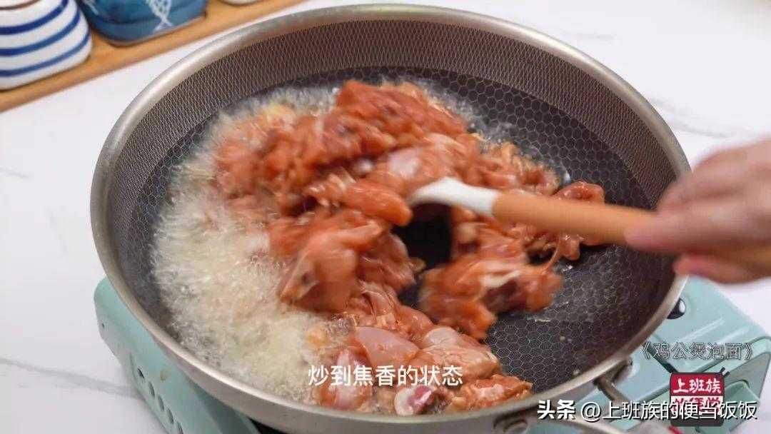 家常鸡公煲的做法，鲜香四溢，独特风味！