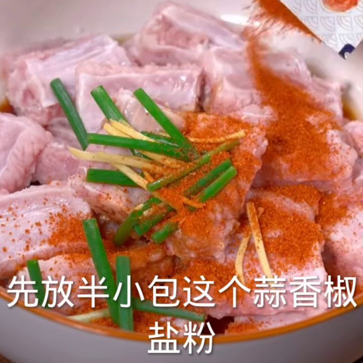 酥炸椒盐排骨，外酥里嫩香气四溢