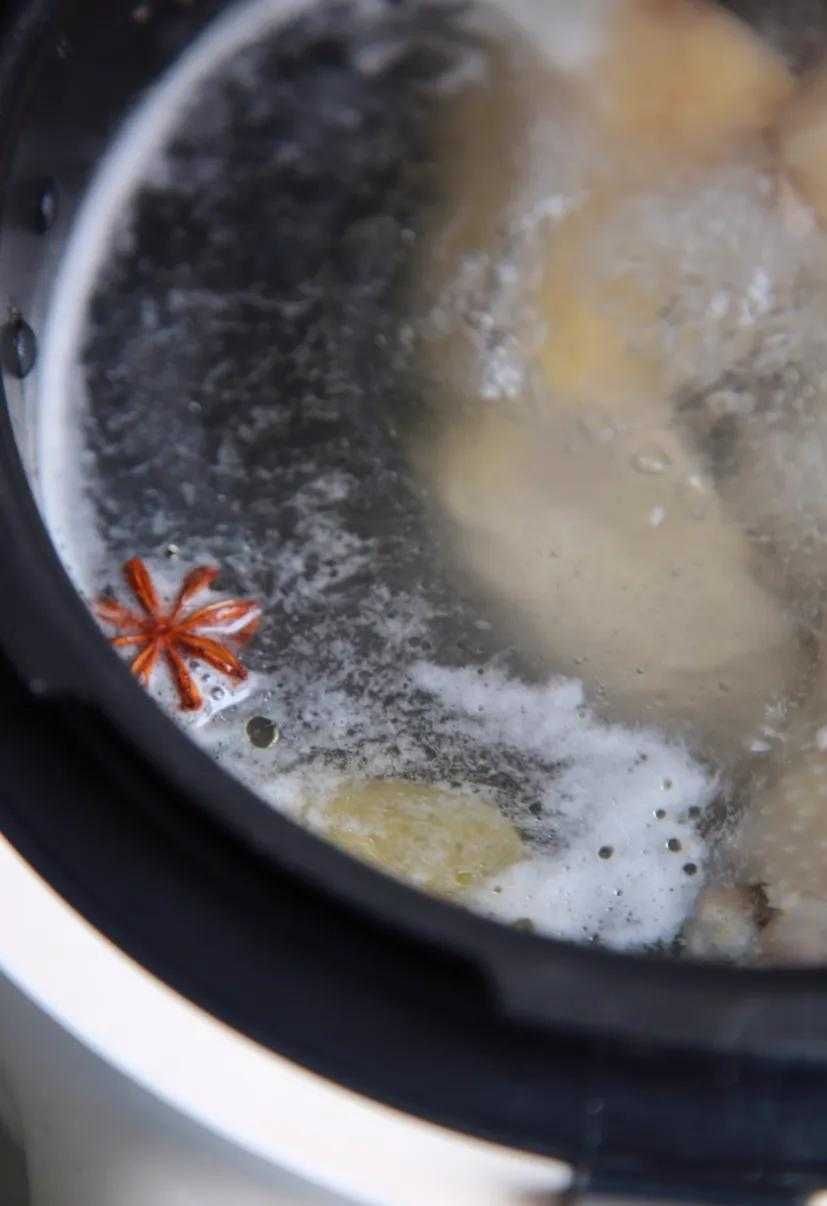 鸡汤豆腐串怎么做：用鸡汤和豆腐串打造鲜美的小吃，教你制作步骤一目了然！