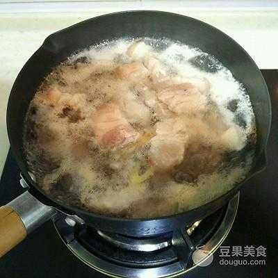 土豆烧肉的做法：土豆与肉搭配，相得益彰的美味土豆烧肉制作指南！