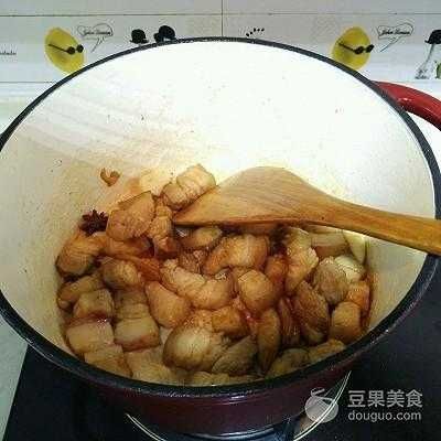 土豆烧肉的做法：土豆与肉搭配，相得益彰的美味土豆烧肉制作指南！