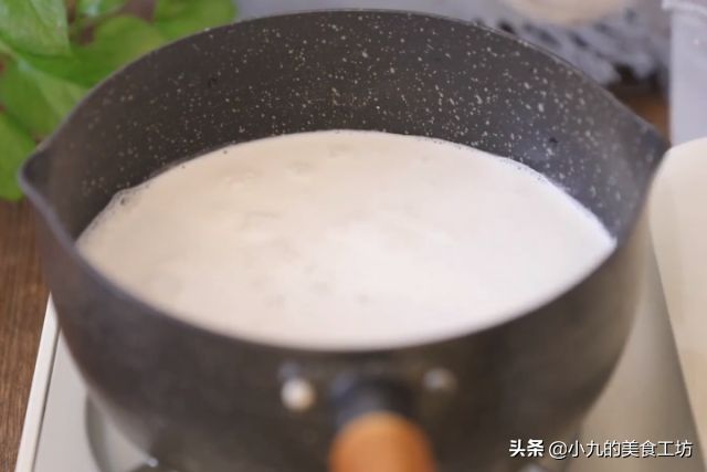 果冻的做法：果冻的制作步骤和食材选择，新手也能轻松掌握的果冻自制方法！