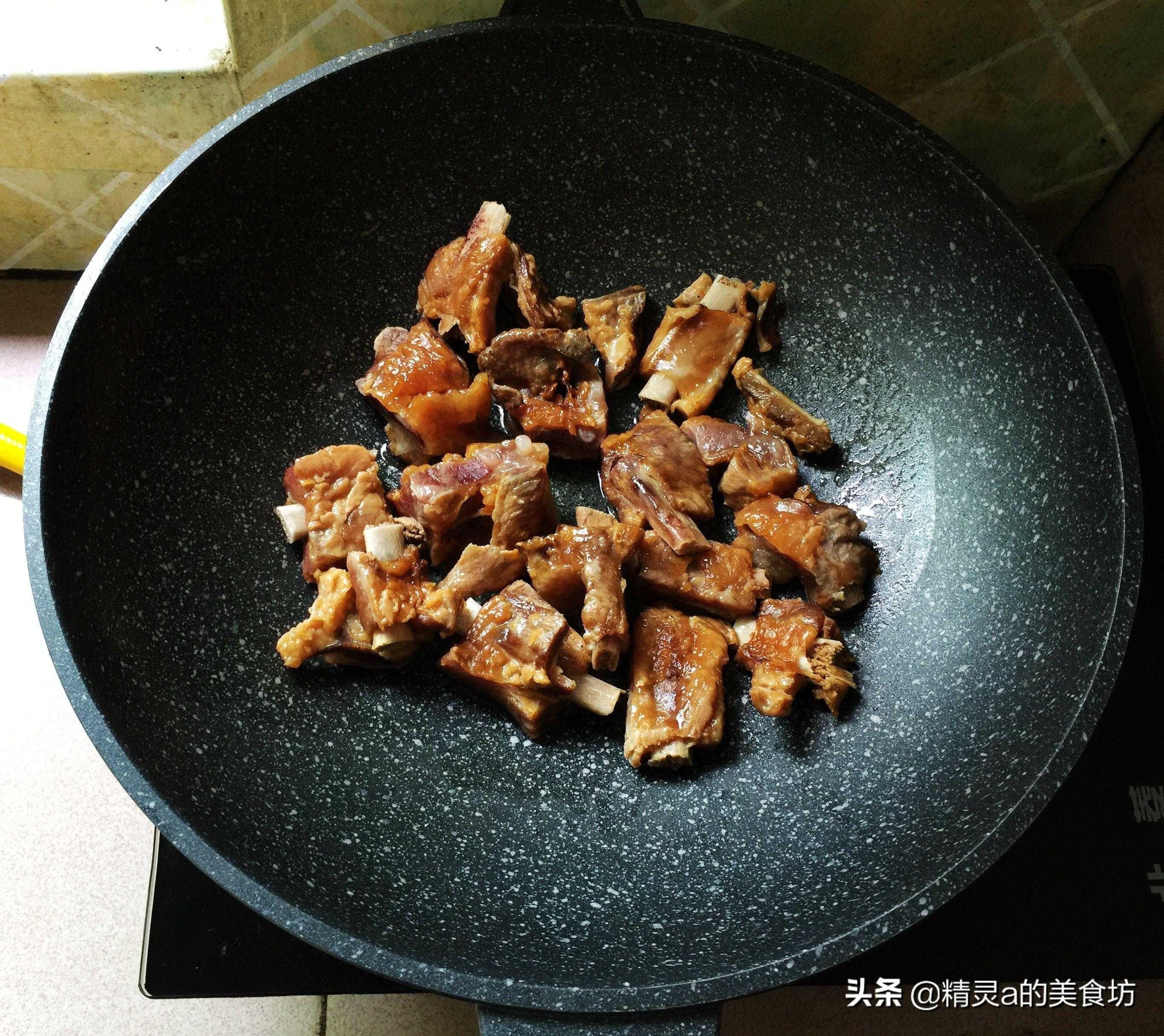 【绝对美味】腊排骨的家常做法，酥软多汁，回味无穷！