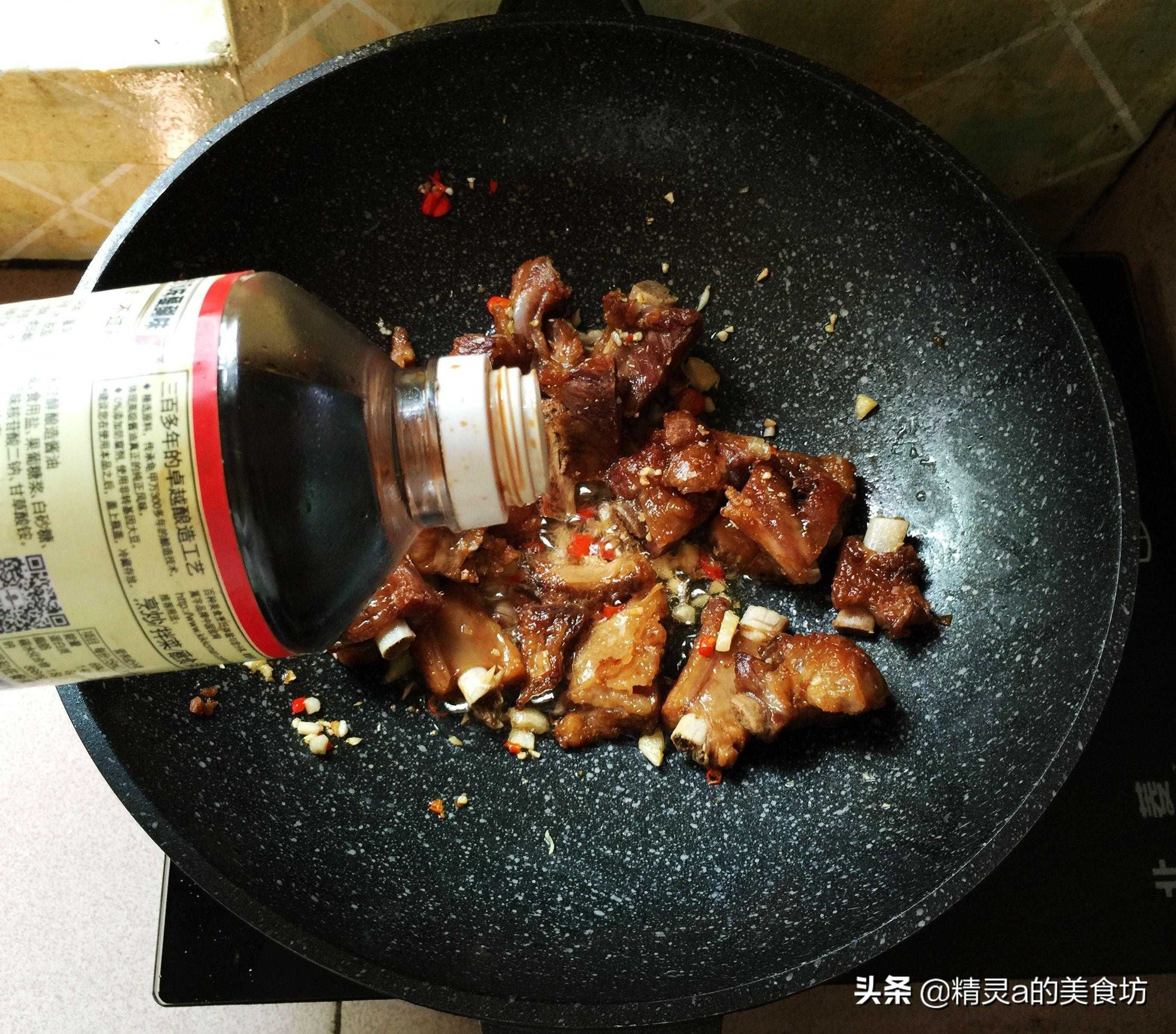 【绝对美味】腊排骨的家常做法，酥软多汁，回味无穷！