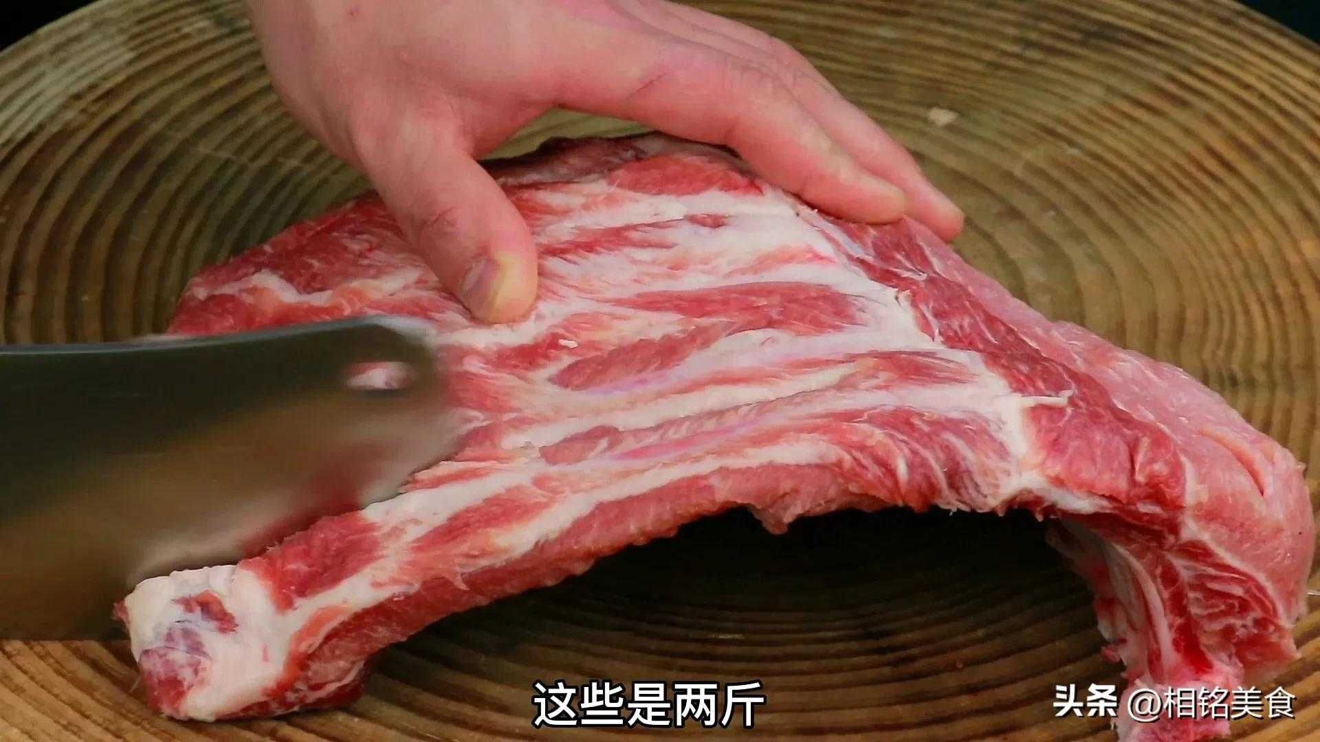 如何制作酸甜口感的排骨美食？烹饪技巧大揭秘！