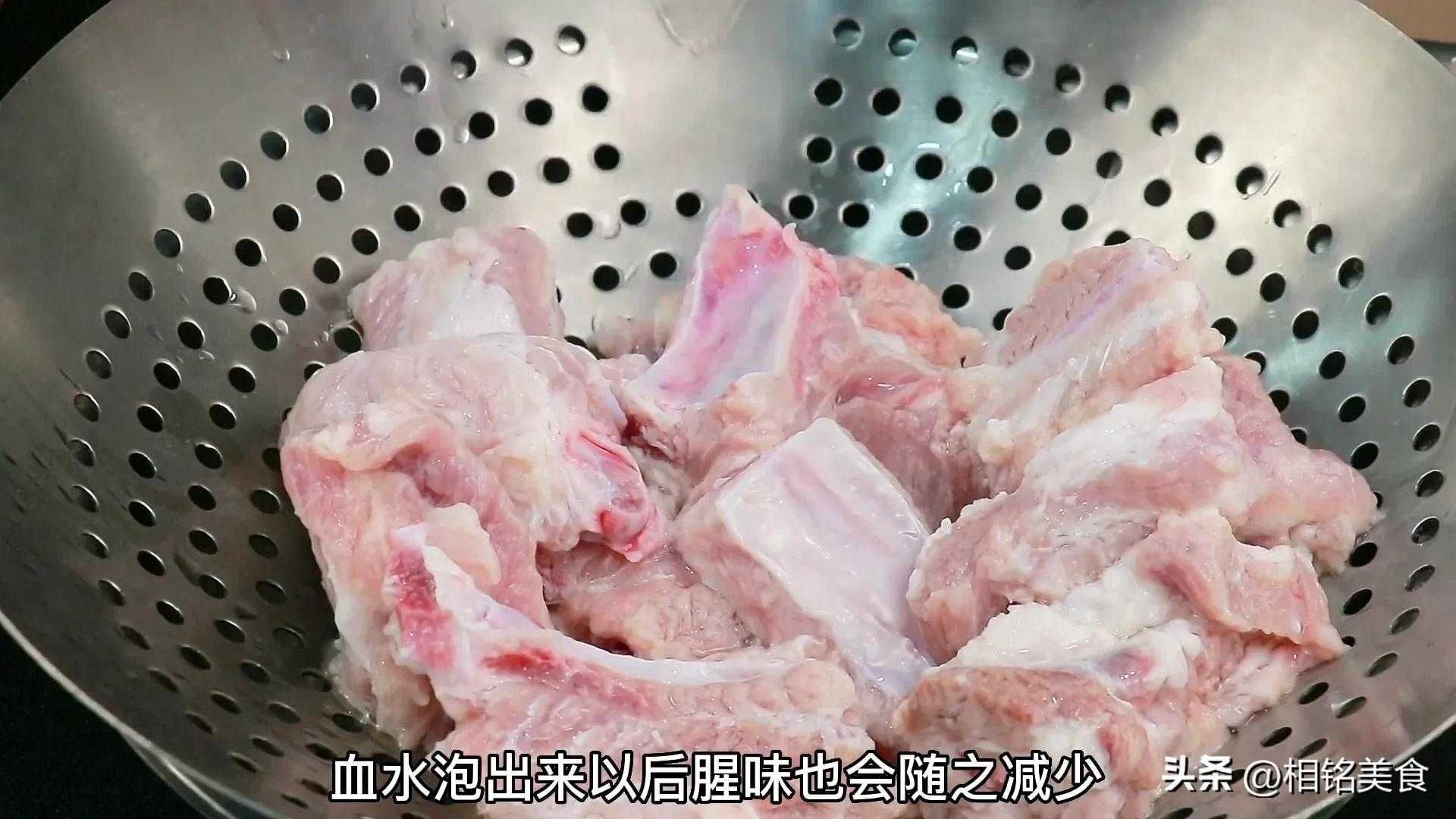 如何制作酸甜口感的排骨美食？烹饪技巧大揭秘！