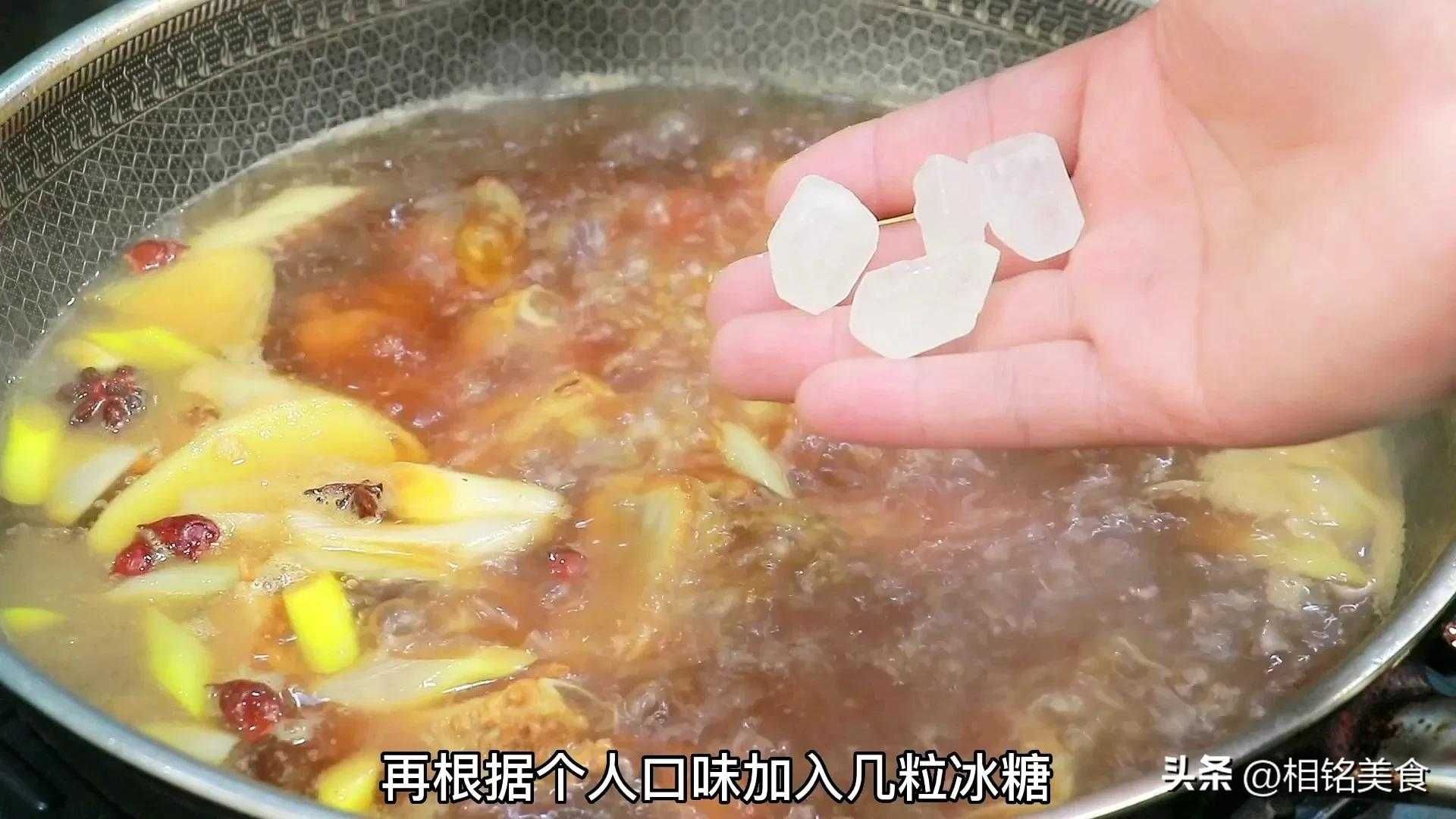 如何制作酸甜口感的排骨美食？烹饪技巧大揭秘！