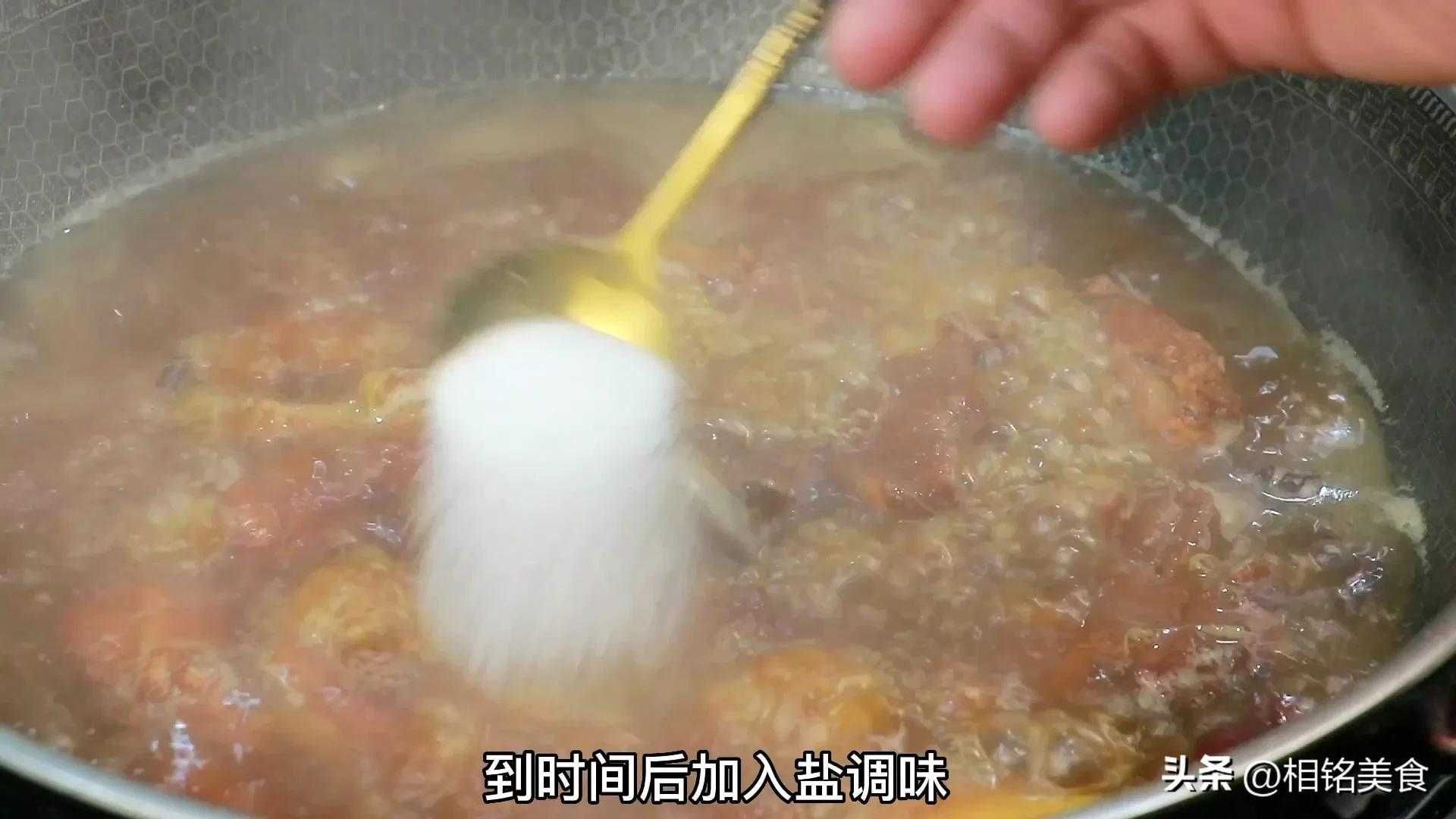 如何制作酸甜口感的排骨美食？烹饪技巧大揭秘！