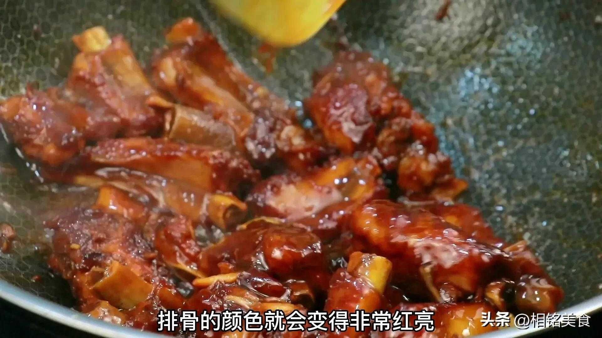 如何制作酸甜口感的排骨美食？烹饪技巧大揭秘！