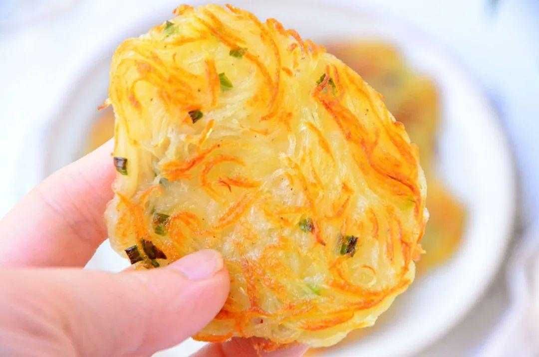 土豆丝饼的做法详解，脆香可口的经典美食，不容错过！