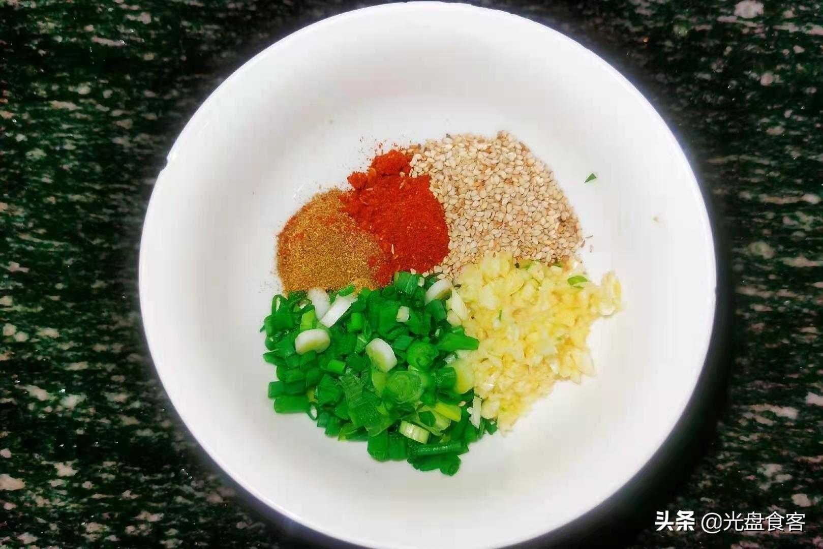 一起来尝试制作臭豆腐的经典做法，挑战你的味蕾！