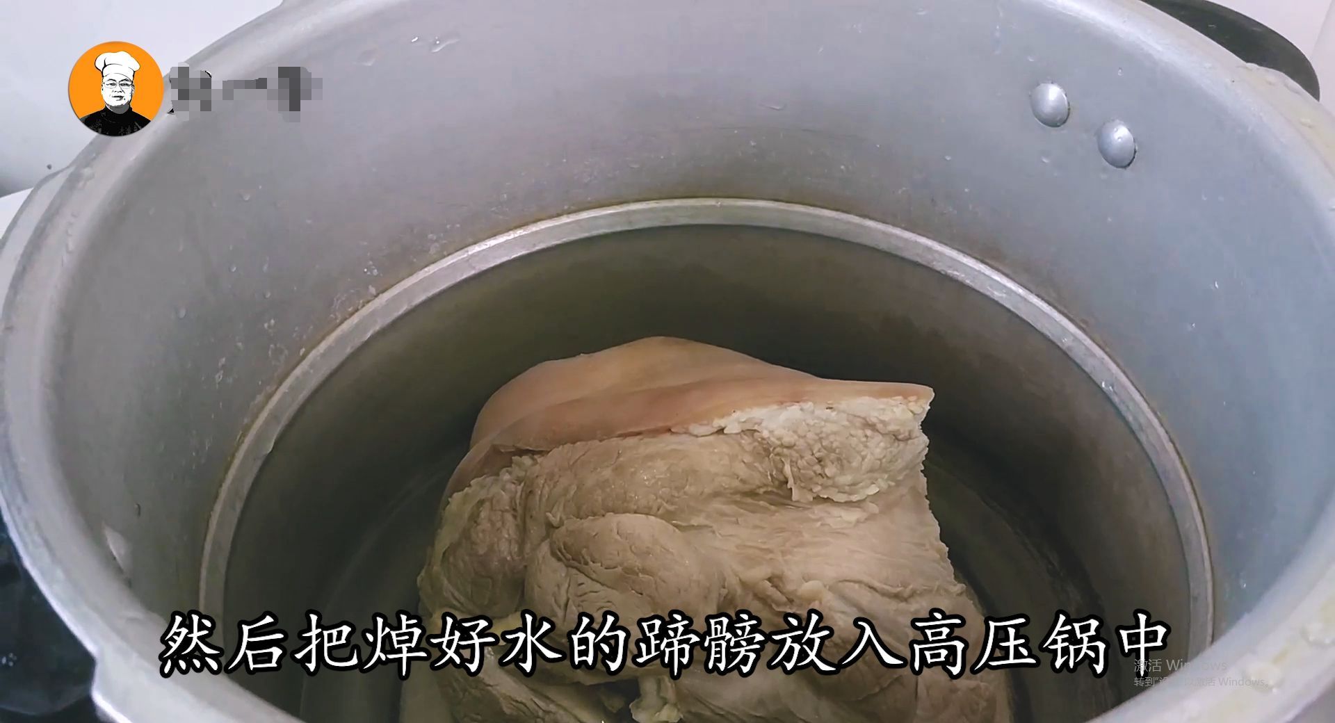 想要尝试正宗的蹄髈佳肴吗？快来学习它的制作技巧吧！