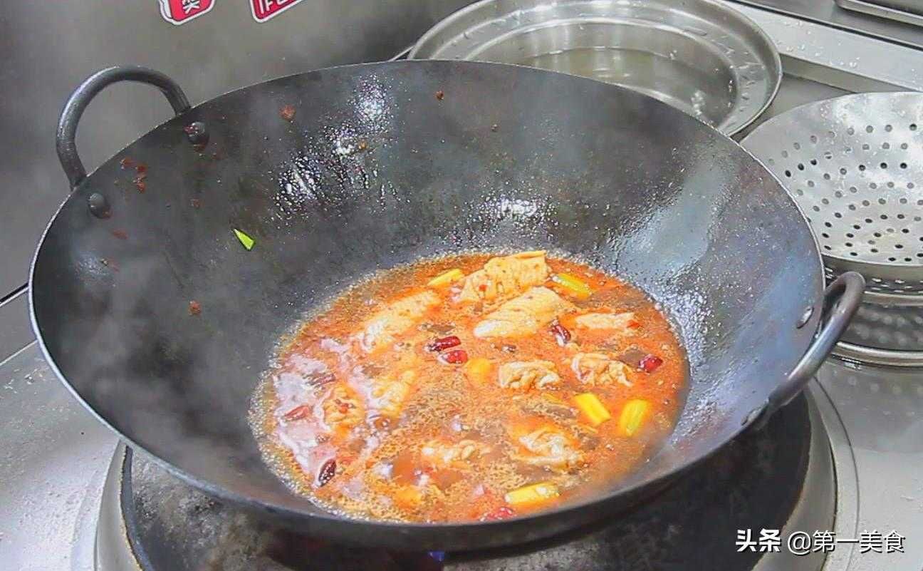 盐焗鸡翅的传统制作方法，酥香可口的美味享受！