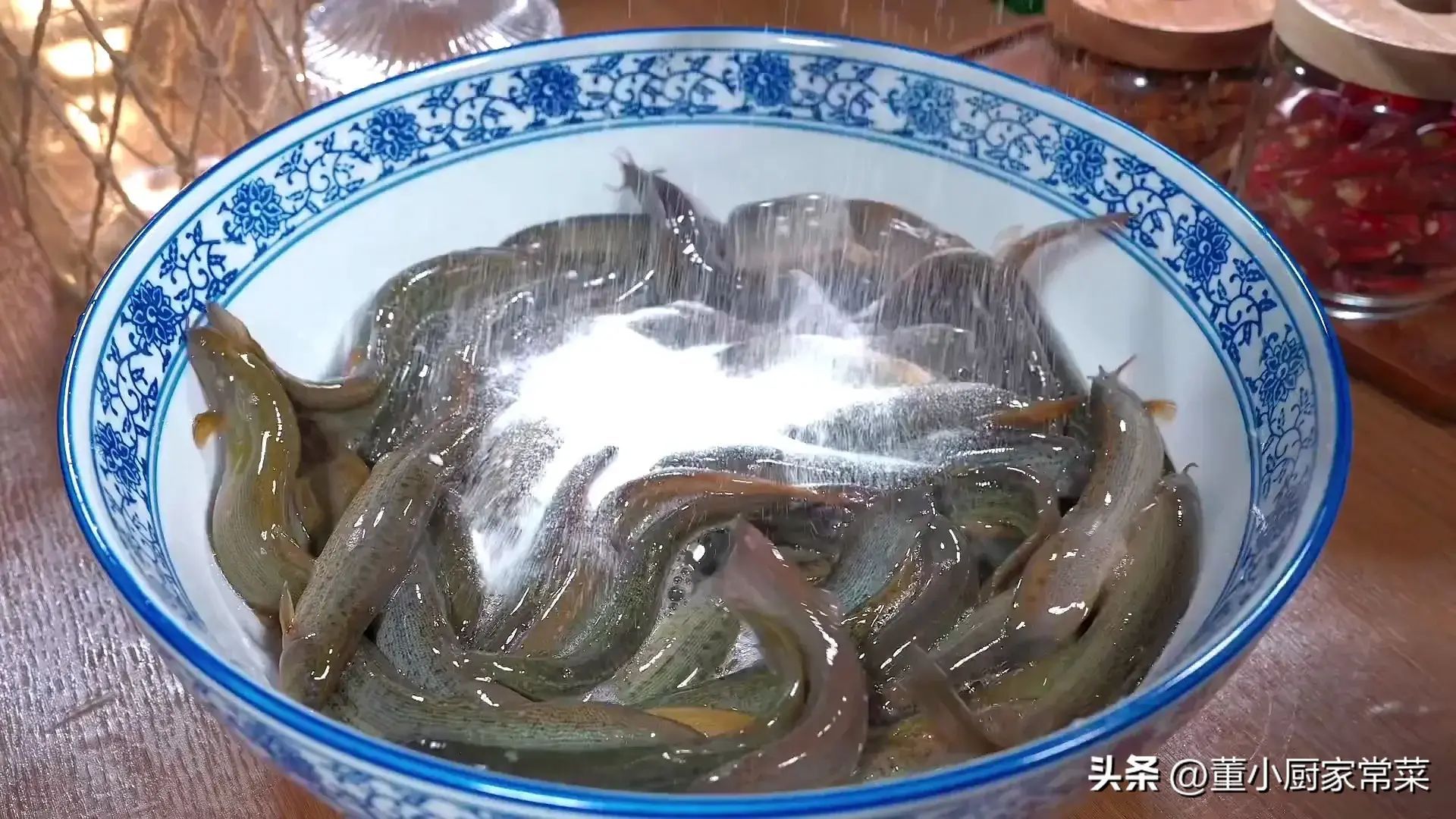 泥鳅的做法，多种烹饪方式激发食欲，满足你对美食的追求