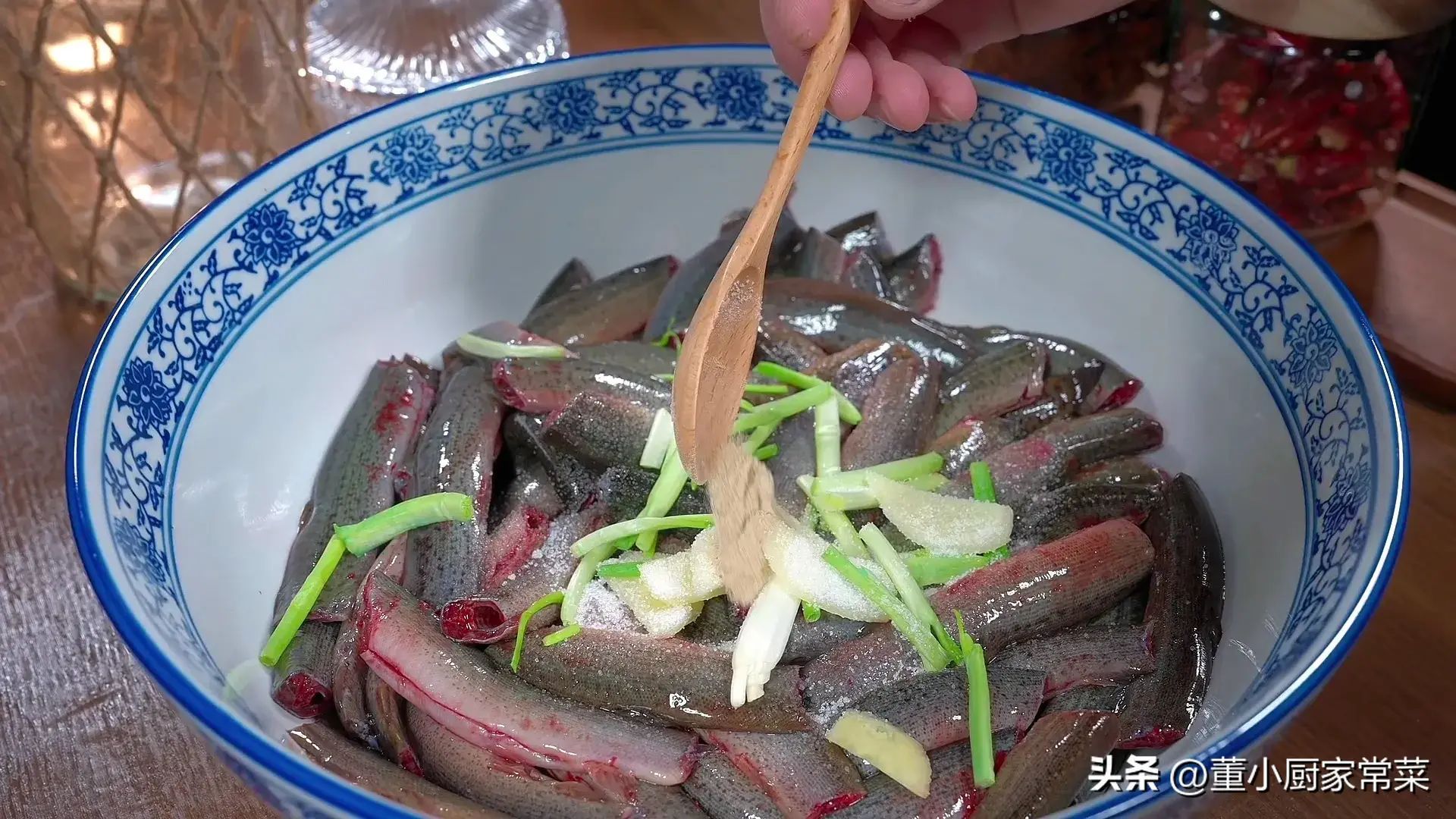 泥鳅的做法，多种烹饪方式激发食欲，满足你对美食的追求