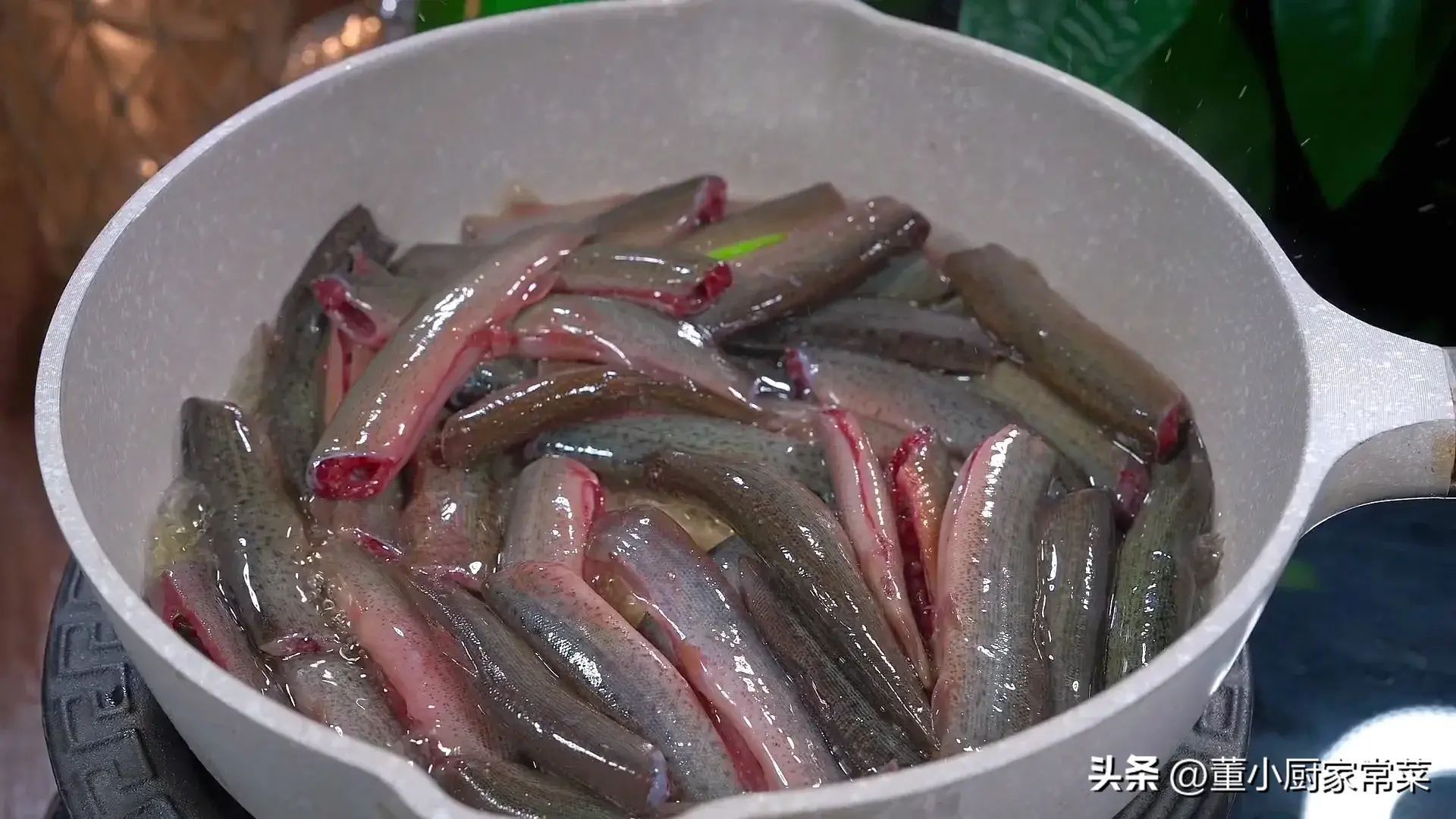 泥鳅的做法，多种烹饪方式激发食欲，满足你对美食的追求