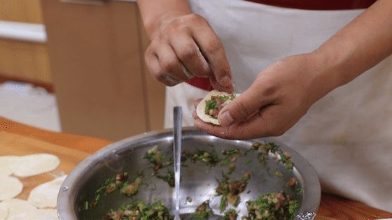 茴香饺子馅的做法：家常茴香饺子，香味四溢！制作技巧揭秘