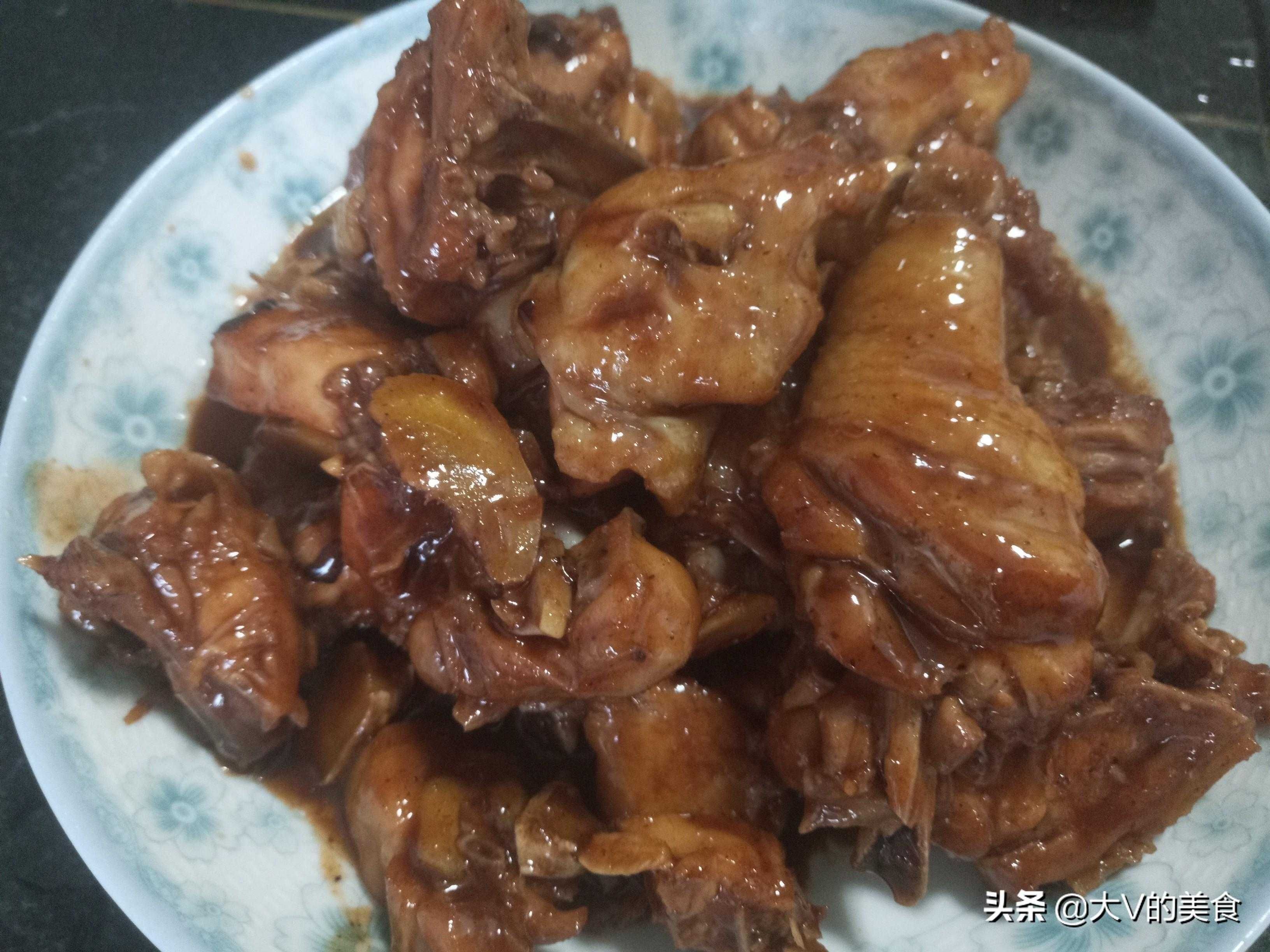 可乐鸡的做法：浓香味美，吃出童年回忆！教你制作酥嫩可乐鸡