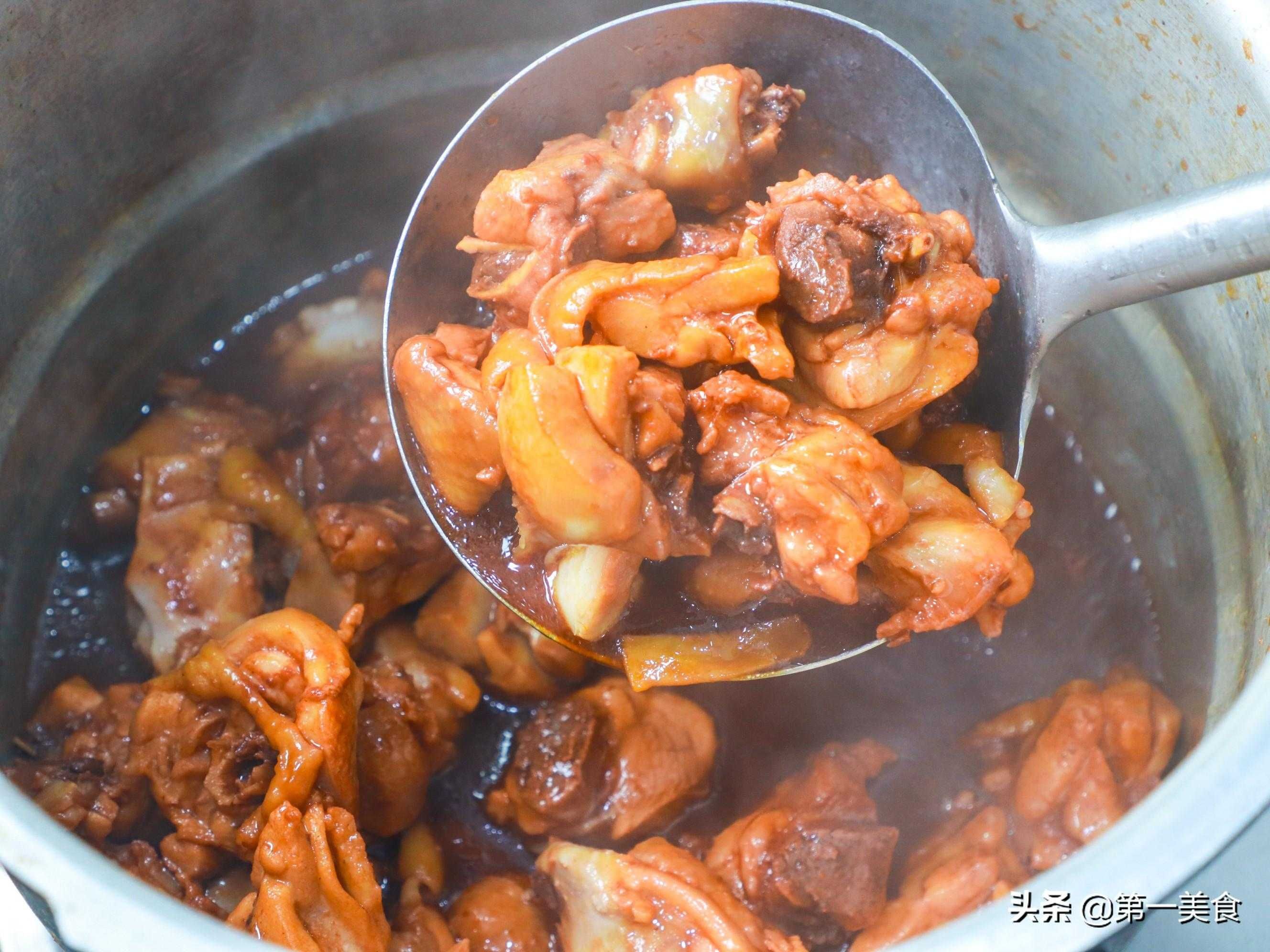 【黄焖鸡米饭的做法】家常美食，黄焖鸡米饭的经典烹饪技巧揭秘！