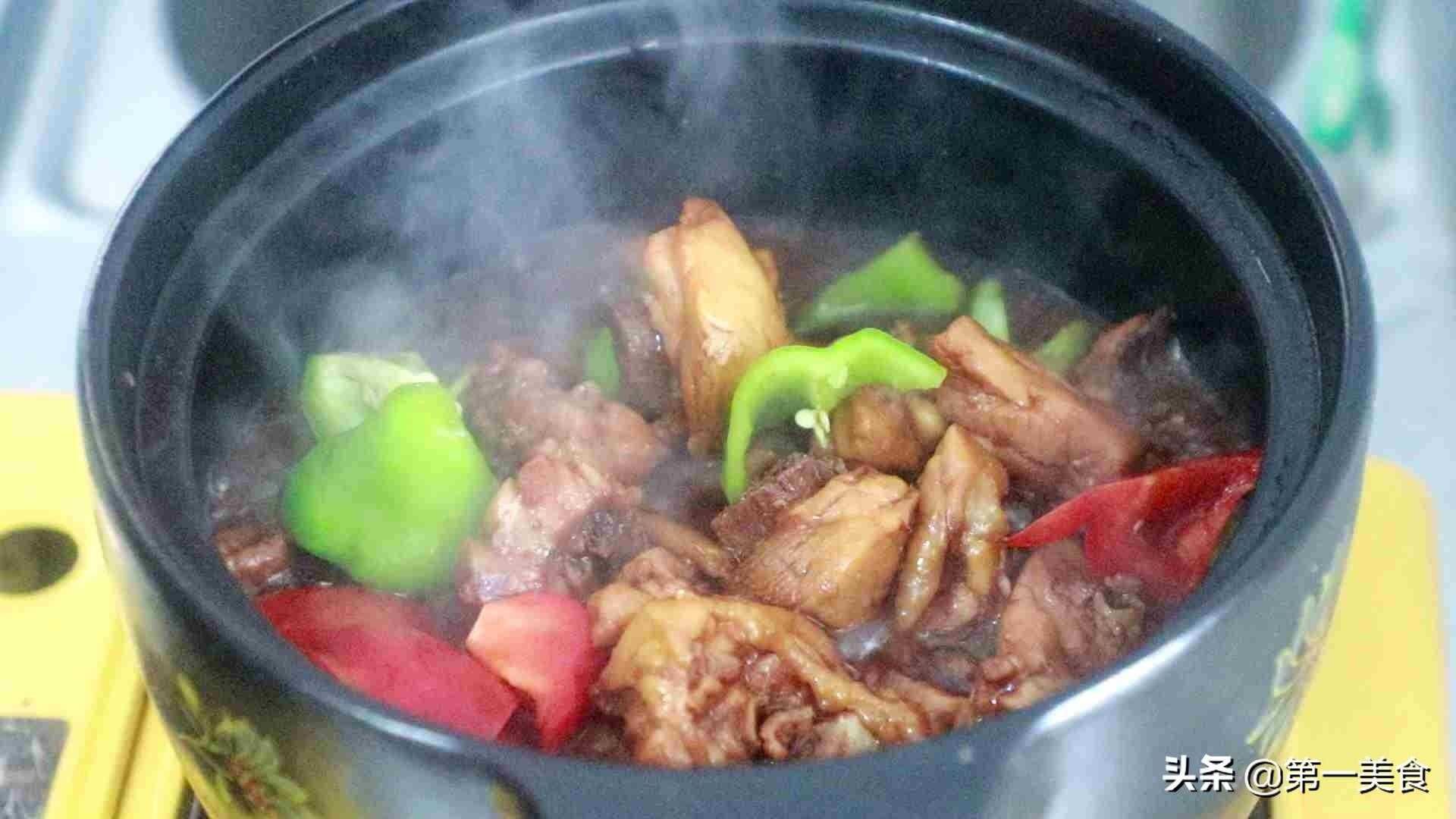 【黄焖鸡米饭的做法】家常美食，黄焖鸡米饭的经典烹饪技巧揭秘！