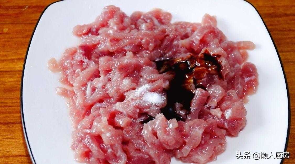 苦瓜炒肉的做法：苦瓜与肉类的完美搭配，教你炒出鲜嫩可口的苦瓜炒肉！