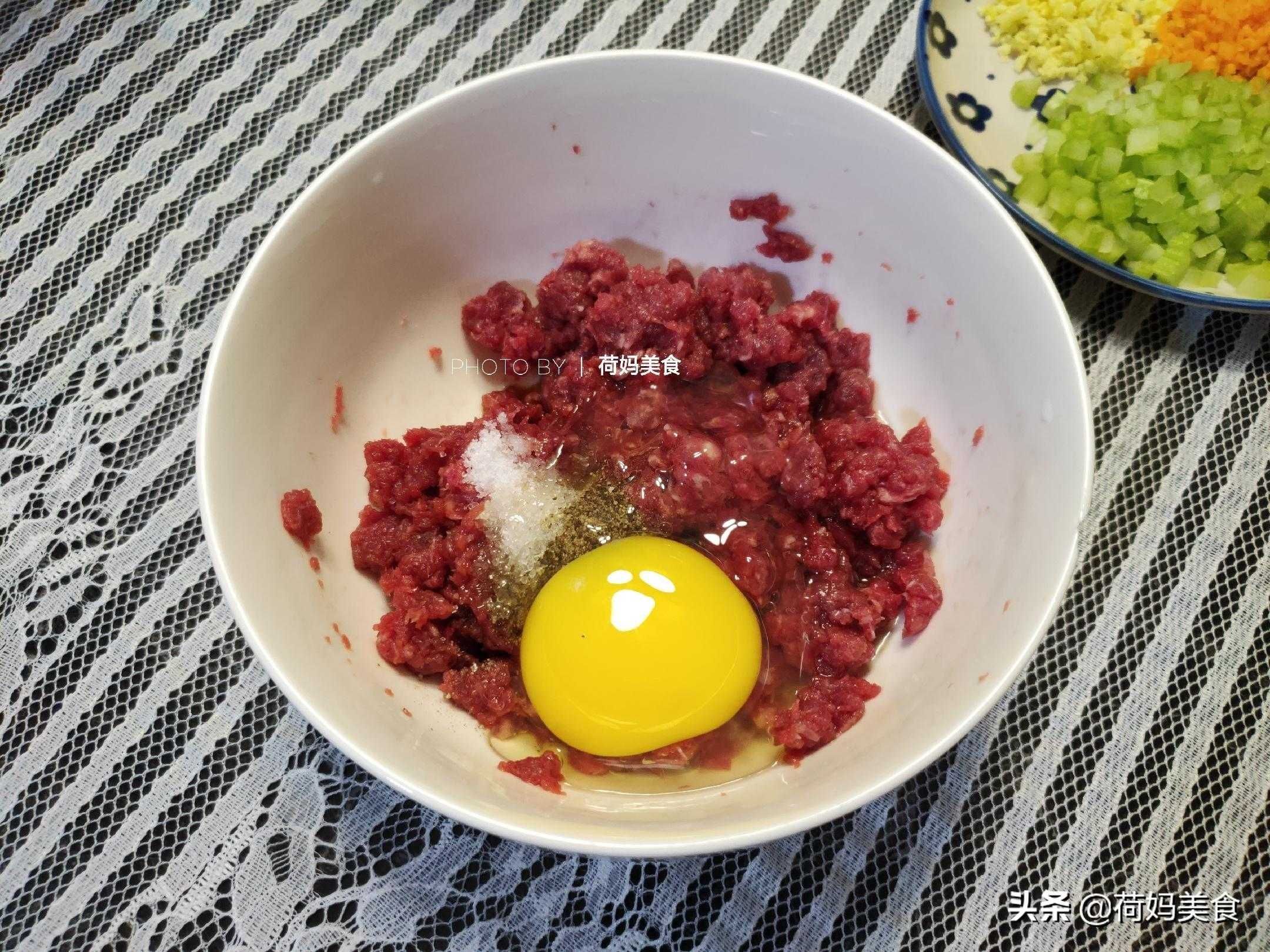 牛肉馄饨馅的做法：制作鲜香多汁的牛肉馄饨馅，开启满满肉香的美味旅程！