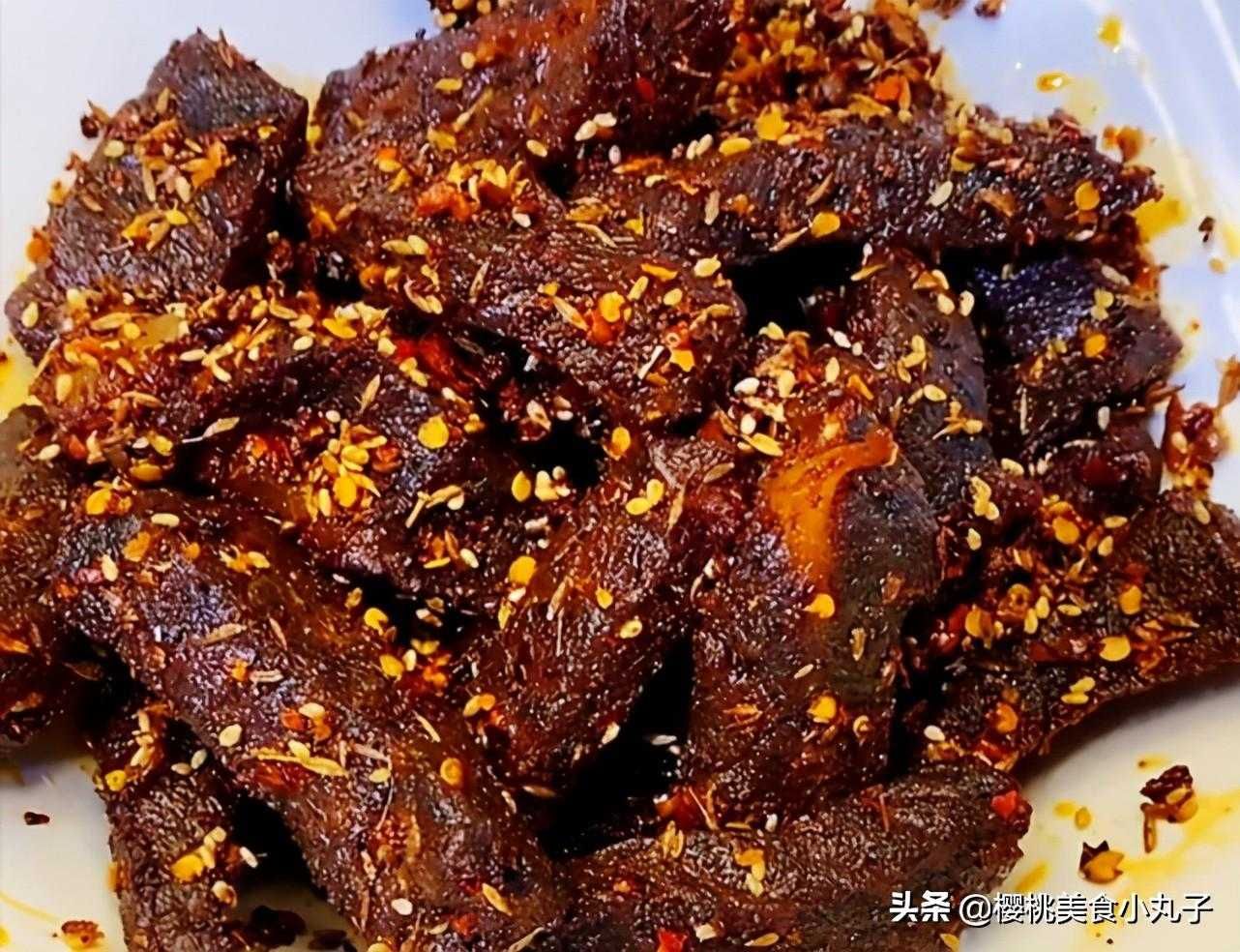 风干牛肉干做法：教你如何制作风干牛肉干，口感醇香，回味无穷！