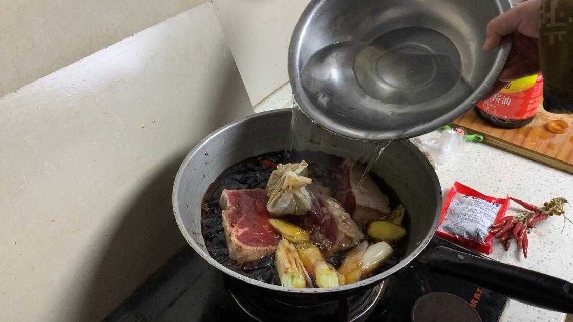 酱牛肉的家常做法，嫩滑多汁，回味无穷