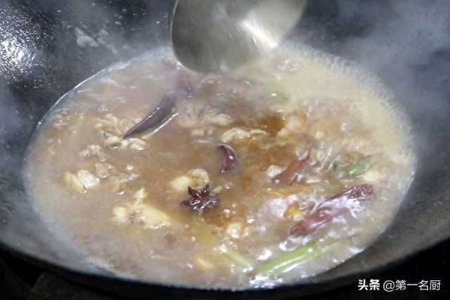 板栗炖鸡的做法，味道醇厚，营养均衡