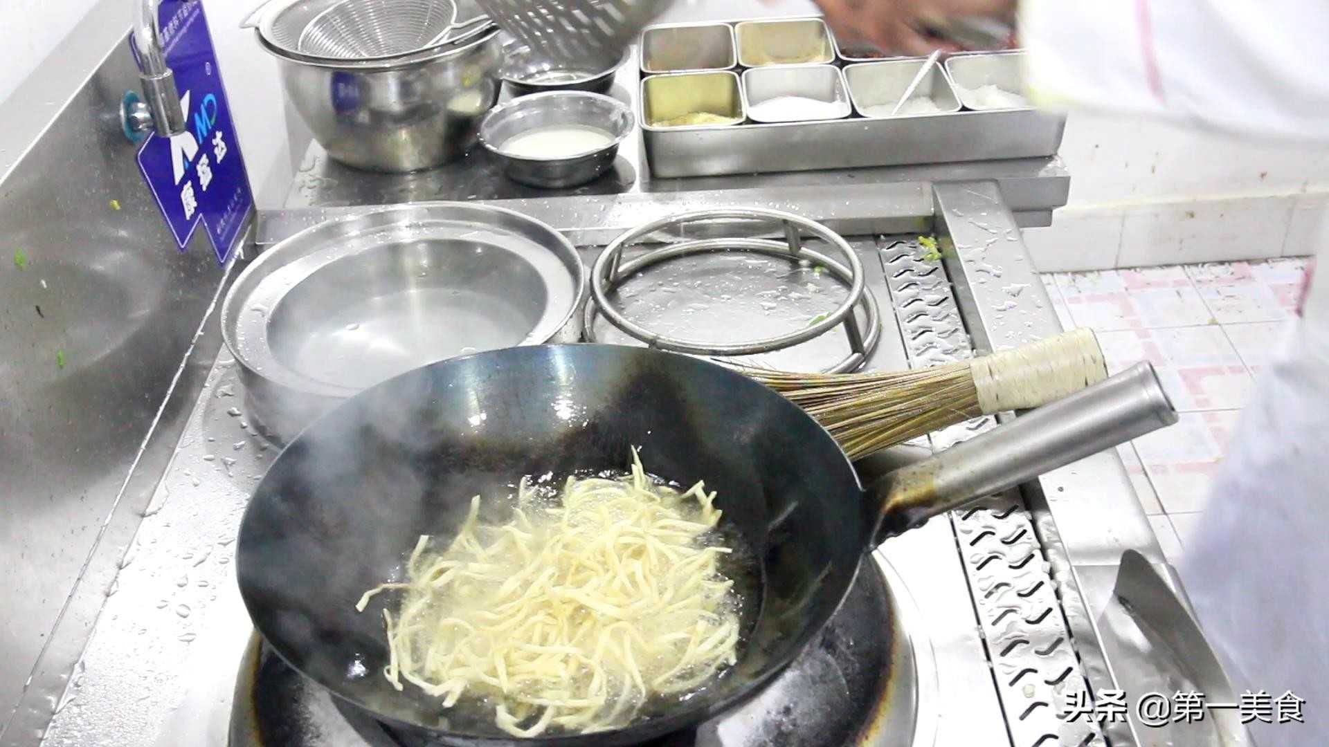 家常炒饼丝的做法分享：教你如何制作爽脆可口的炒饼丝