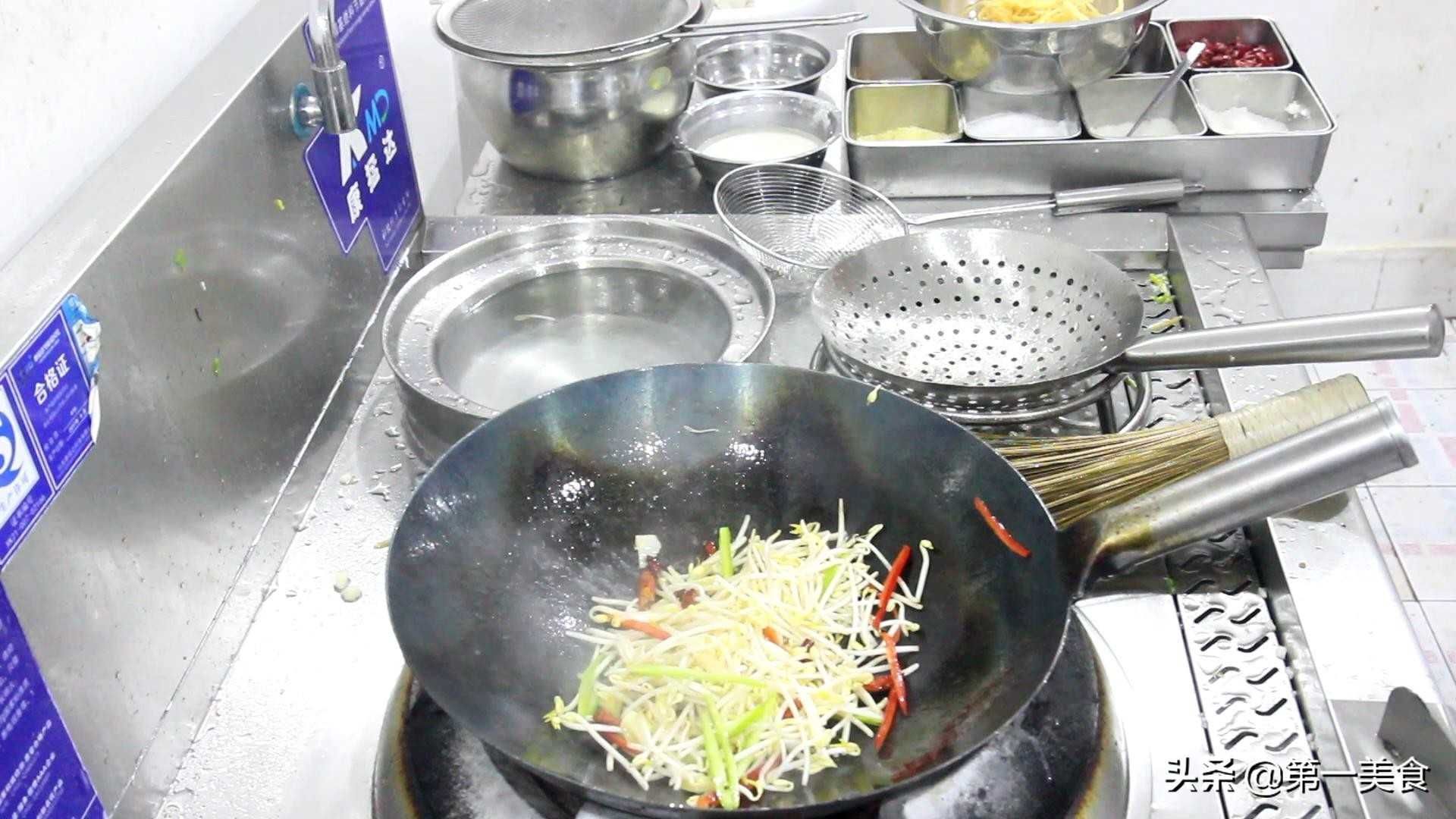 家常炒饼丝的做法分享：教你如何制作爽脆可口的炒饼丝