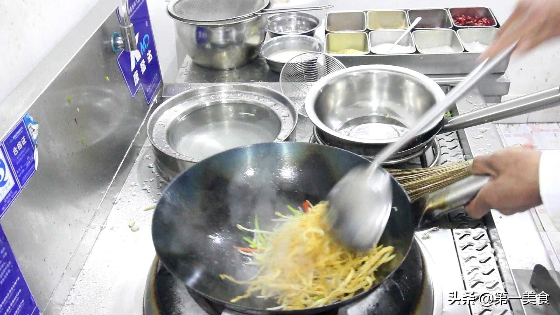 家常炒饼丝的做法分享：教你如何制作爽脆可口的炒饼丝