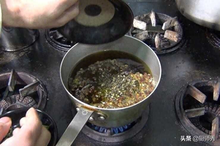 自制花椒油的简单方法：轻松学习自家制作香辣花椒油的窍门