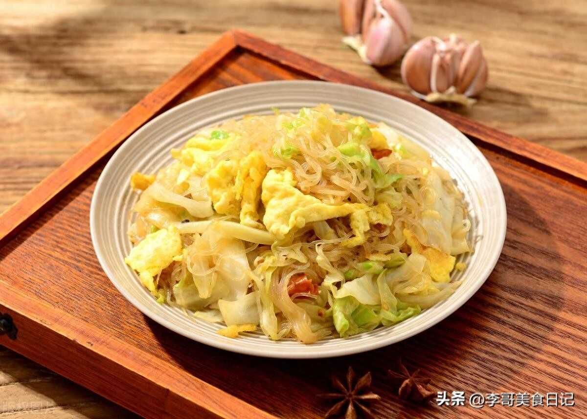 家常包菜炒鸡蛋，简单美味又经济：亲手动手制作经典家常菜——包菜炒鸡蛋