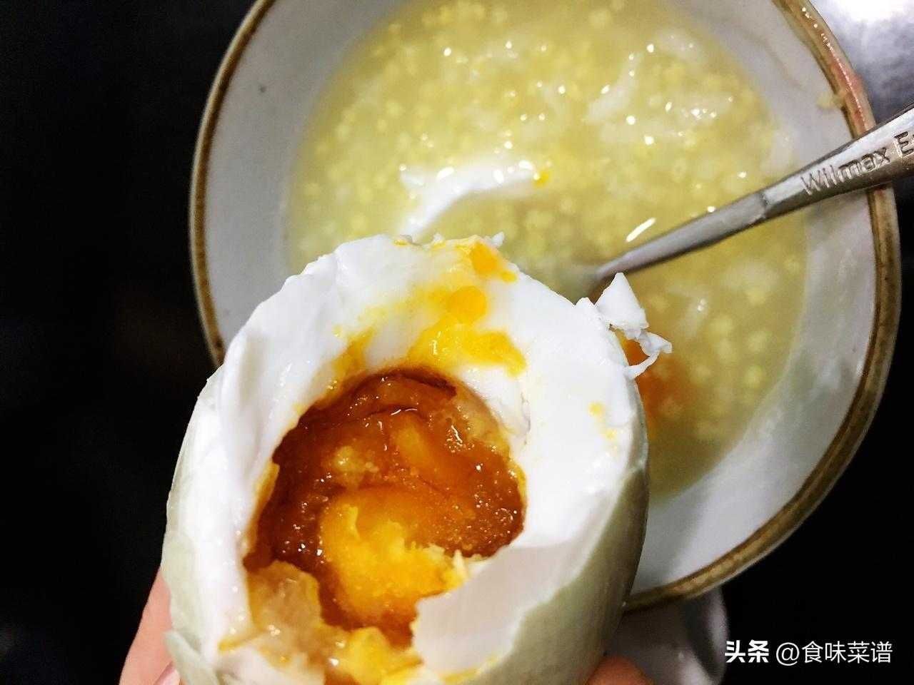 如何制作美味咸蛋，家庭必备技巧大公开