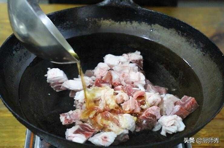 土豆烧牛肉怎么做才好吃？香料很关键，掌握这一步，牛肉软烂多汁