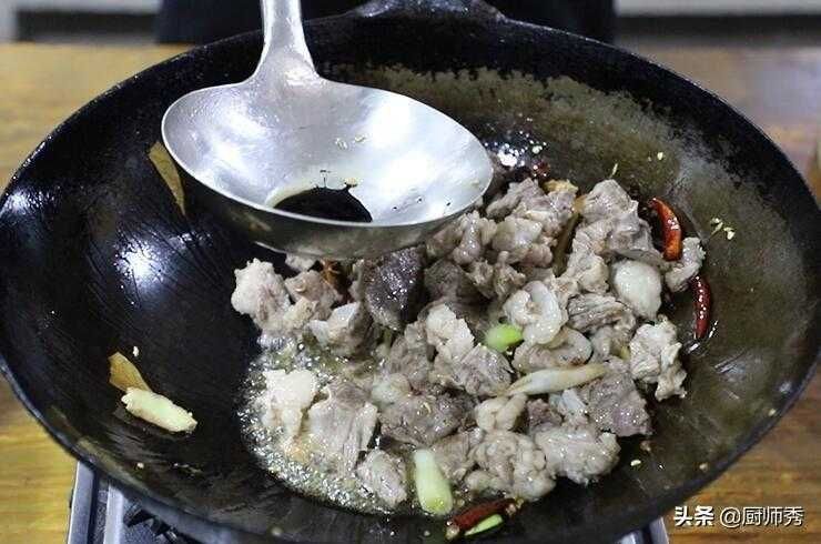 土豆烧牛肉怎么做才好吃？香料很关键，掌握这一步，牛肉软烂多汁