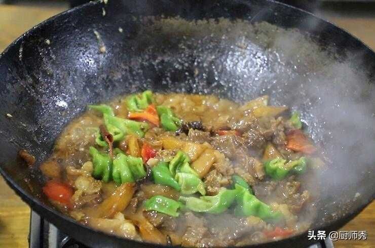 土豆烧牛肉怎么做才好吃？香料很关键，掌握这一步，牛肉软烂多汁