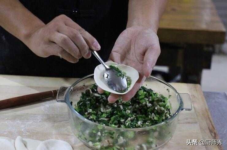 喜欢吃饺子的有口福了，教你做素饺子，擀皮包饺子全都有