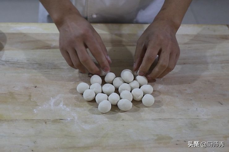 素馅饺子怎么调？厨师长教你一种方法，鲜美营养，春节必备