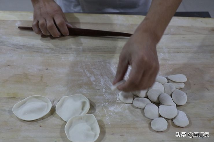 素馅饺子怎么调？厨师长教你一种方法，鲜美营养，春节必备