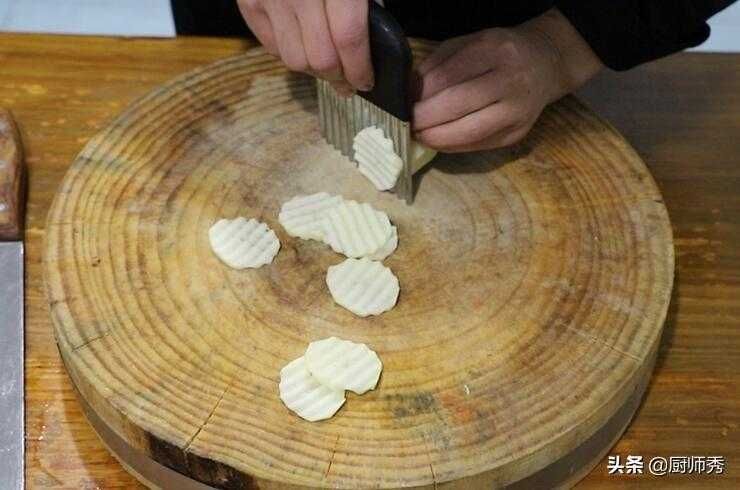 年夜饭最受孩子欢迎的一道菜：椒盐土豆虾，香酥美味，过年试试看