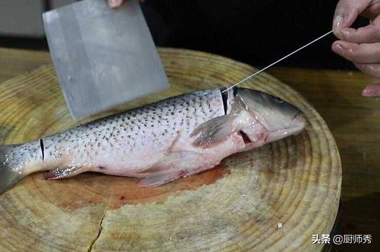 制作红烧鱼千万不要直接下锅，教你正确做法，味道浓郁入味