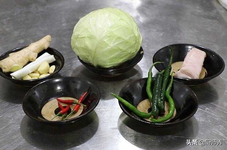 干锅手撕包菜的制作关键，掌握着个方法，比饭店大厨做的都好吃