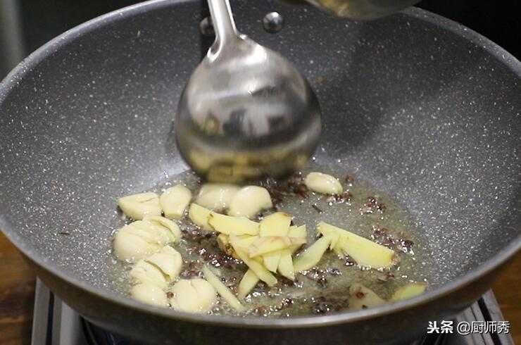 鲤鱼最简单美味做法，制作简单不用油炸，鱼肉软嫩入味，鲜辣开胃